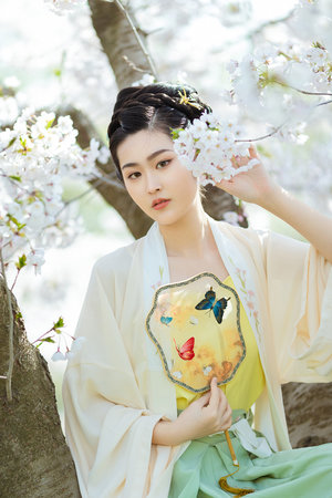 《漂亮的女邻居5》HD